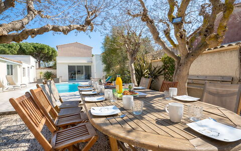 Villa du Littoral: Table, Furniture, Property, Tableware, Sky, Chair, Tree, Plant, Outdoor Furniture, Tablecloth