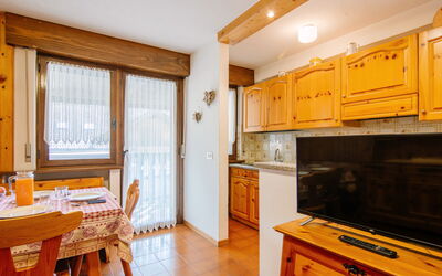 Accommodation:&nbsp;Apt 18 270.18