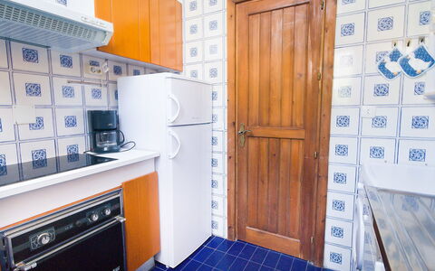 Marbella 170: Property, Room, Floor, Building, Real Estate, Architecture, Tile, Furniture, House, Interior Design