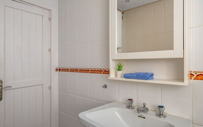 Accommodation:&nbsp;Cabopino 170.2