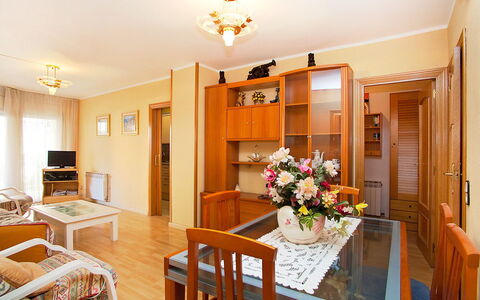 Edificio Blanqueries: Flower, Table, Property, Furniture, Plant, Cabinetry, Kitchen, Orange, Houseplant, Wood