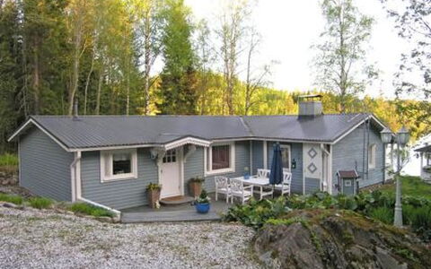 Pitkälahti: House, Home, Roof, Cottage, Siding, Estate, Yard, Garden Buildings, Garden, Driveway