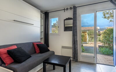 Cap Négre : Domaine de la Pinède 135.9: Furniture, Interior Design, Flooring, Floor, Room, Apartment, Couch, Living Room, Chair