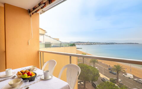 Fréjus 110: Water, Building, Sky, Plant, Property, Tableware, Table, Window, Seaside Resort, Shade