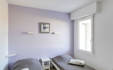 Fréjus 570: Room, Furniture, Bedroom, Property, Interior Design, Ceiling, Bed, Floor, Wall, Building