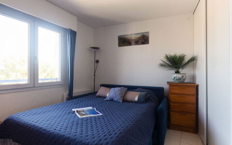 Résidence Aigue Marine: Furniture, Property, Window, Building, Comfort, Wood, Plant, Shade, Interior Design