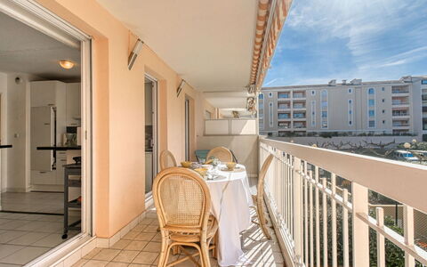 Résidence les Jardins D'Eden: Building, Sky, Cloud, Wood, Door, Chair, Architecture, Window, Floor, Residential Area