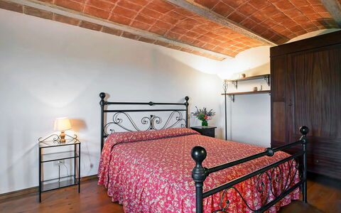 Cinigiano 100: Bedroom, Bed, Furniture, Room, Property, Bed Frame, Ceiling, Bed Sheet, Floor, Interior Design
