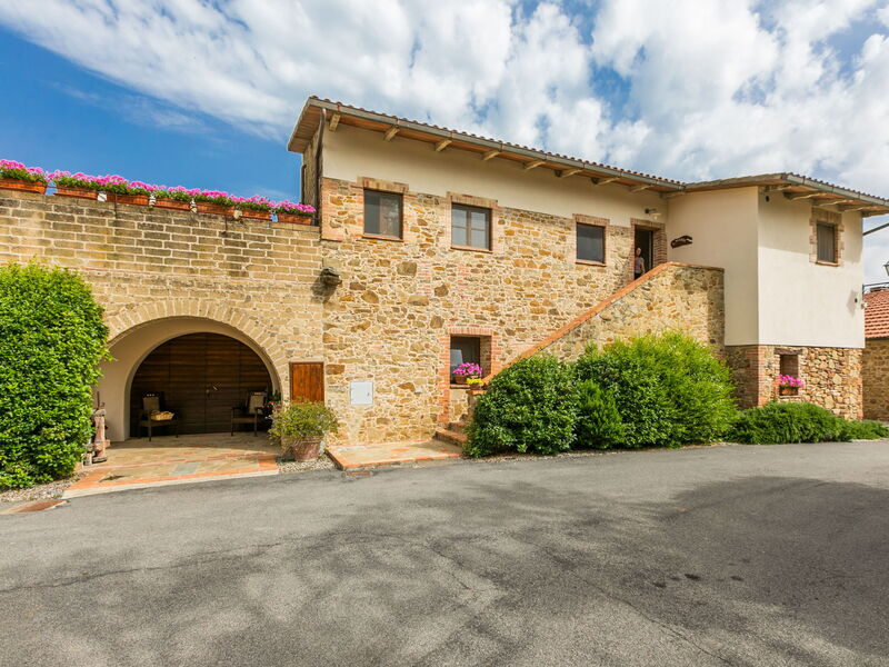 Accommodation:&nbsp;Santa Marta 100.2