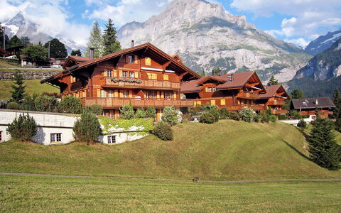 Chalet Cortina: Mountainous Landforms, Mountain, Mountain Range, Natural Landscape, Mountain Village, Nature, Hill Station, Alps, Sky, Property