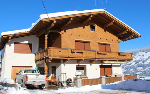 Christl: Property, House, Winter, Snow, Home, Real Estate, Roof, Building, Sky, Architecture