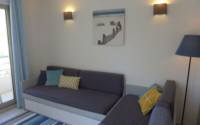 L'Open 560.6: Room, Furniture, Property, Floor, Interior Design, Living Room, Wall, Building, House, Couch