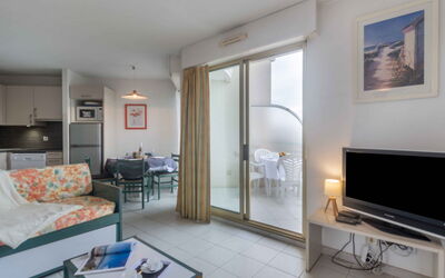 L'Open 560.18: Couch, Table, Furniture, Picture Frame, Comfort, Living Room, Interior Design, Wood, Television