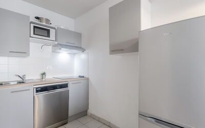 L'Open 560.2: Cabinetry, Building, Countertop, Kitchen Appliance, Sink, Kitchen Stove, Kitchen Sink, Home Appliance, Kitchen, Floor