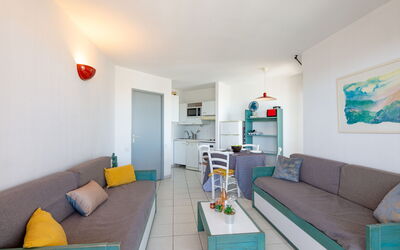 L'Open 560.4: Couch, Furniture, Table, Picture Frame, Azure, Comfort, Interior Design, Orange, Studio Couch, Living Room