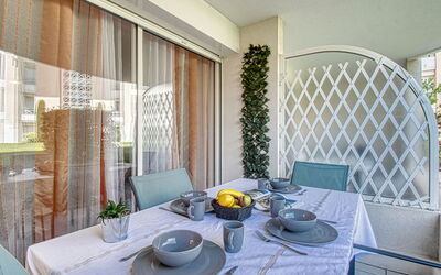 Accommodation:&nbsp;Le Cesarée 800.4