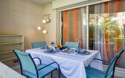 Accommodation:&nbsp;Le Cesarée 800.4