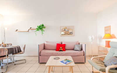 Accommodation:&nbsp;Le Cesarée 800.1