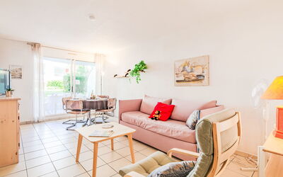 Le Cesarée 800.1: Furniture, Interior Design, Flooring, Apartment, Couch, Floor, Living Room, Home, Room