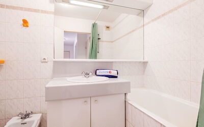 Accommodation:&nbsp;Le Cesarée 800.1