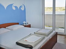 Accommodation:&nbsp;Travaš 100.3