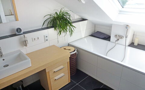 Weisenhorn: Property, Room, Bathroom, Furniture, Interior Design, Building, Tap, Architecture, Countertop, Real Estate