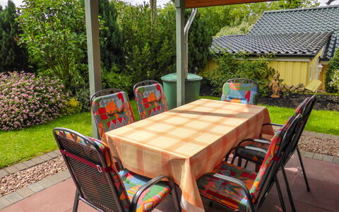 Zedernhütte: Water, Sky, Building, Property, Tableware, Window, Seaside Resort, Azure, Table, Architecture