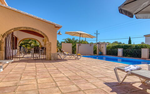 Pomeraj: Sky, Plant, Shade, Interior Design, Outdoor Furniture, Swimming Pool, Arecales, Building, Leisure, Residential Area
