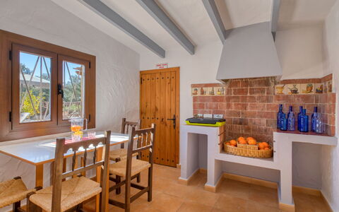 Pomeraj: Table, Furniture, Building, Window, Wood, Orange, Interior Design, House, Flooring, Living Room