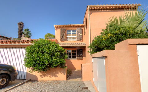 Les Troenes: Property, House, Building, Real Estate, Home, Residential Area, Architecture, Villa, Neighbourhood, Facade