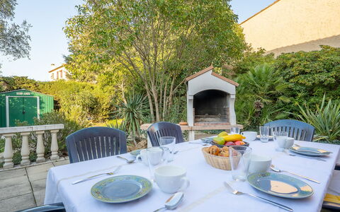 Les Troenes: Table, Plant, Furniture, Tableware, Property, Dishware, Chair, Sky, Outdoor Table, Outdoor Furniture