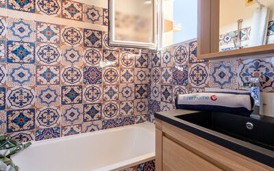 Accommodation:&nbsp;Le Lagon Bleu 910.9