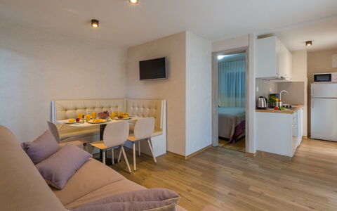 Accommodation:&nbsp;Standard 650.12