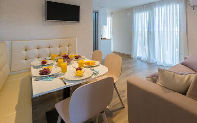 Accommodation:&nbsp;Standard 650.12
