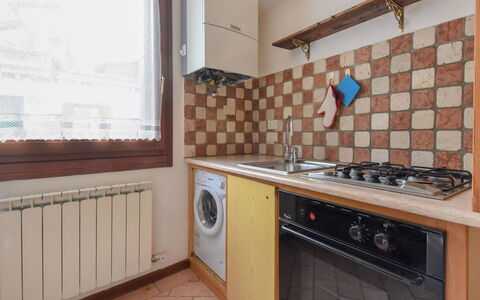 Barbaria de le Tole: Cabinetry, Countertop, Kitchen Stove, Building, Kitchen Appliance, Wood, Tap, Kitchen, Interior Design, Gas Stove