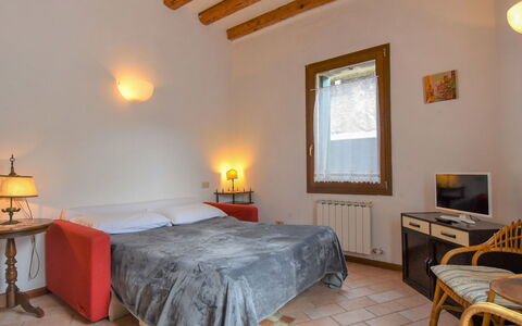 Barbaria de le Tole: Furniture, Property, Table, Building, Window, Comfort, Wood, Interior Design, Lamp, Bed Frame