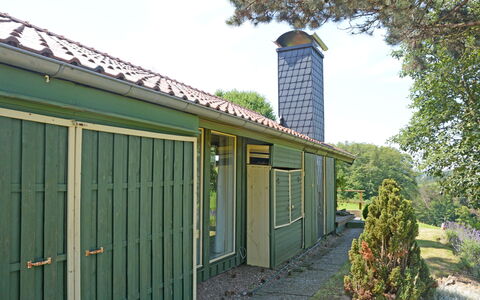 Wiesenhütte: Plant, Building, Property, Sky, Tree, Shade, Window, Cloud, Residential Area, Roof