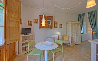 Accommodation:&nbsp;Ovile