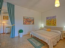 Accommodation:&nbsp;Ovile