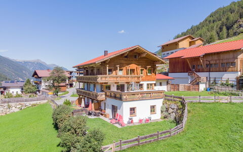 Längenfeld 380: Plant, Sky, Mountain, Building, Land Lot, Tree, Natural Landscape, Cottage, Grass, Leisure
