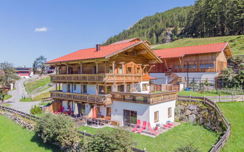 Längenfeld 380: Plant, Sky, Property, Building, Window, Tree, Land Lot, House, Natural Landscape, Leisure