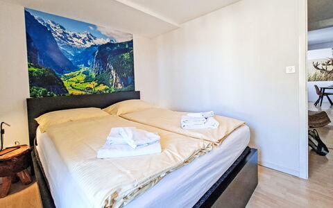Wengen 12: Bedroom, Bed, Pillow, Bedding, Bed Sheet, Bed Frame, Throw Pillow, Hotel, Mattress