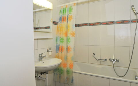 Wengen 22: Bathroom, Room, Property, Tile, Wall, Interior Design, Plumbing Fixture, Bathroom Accessory, Real Estate, House
