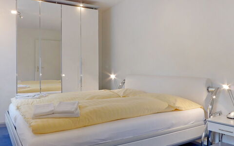 Wengen 22: Bedroom, Bed, Furniture, Mattress, Room, Bed Frame, Property, Bed Sheet, Bedding, Interior Design