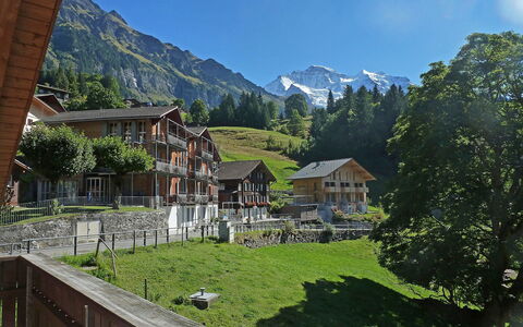 Roossihuus Apt.s: Mountainous Landforms, Mountain, Mountain Village, Mountain Range, Hill Station, Alps, Property, Sky, House, Town