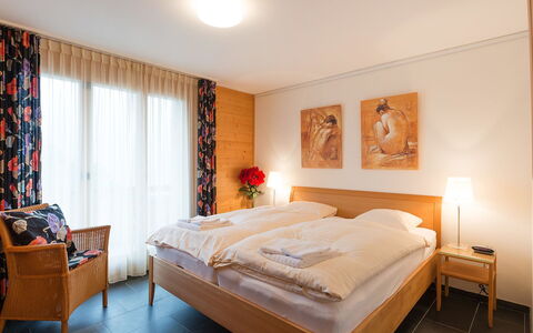 Wengen 42: Bedroom, Bed, Furniture, Room, Bed Sheet, Property, Mattress, Interior Design, Bedding, Bed Frame