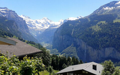 Sulegg Apt. i: Mountainous Landforms, Mountain, Mountain Range, Hill Station, Highland, Natural Landscape, Mountain Village, Valley, Alps, Sky
