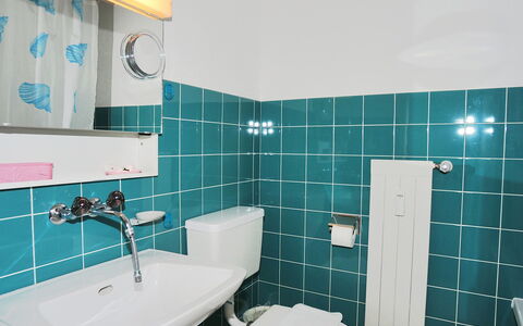 Zur Linde Apt.w: Bathroom, Room, Property, Tile, Turquoise, Purple, Interior Design, Building, Plumbing Fixture, Tap