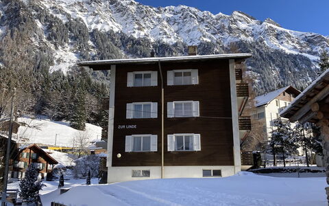 Zur Linde Apt.w: Snow, Building, Sky, Daytime, Mountain, Property, Cloud, Window, Nature, Slope