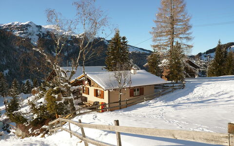 Zwärgli: Snow, Winter, Property, Home, Tree, House, Mountain, Sky, Freezing, Log Cabin